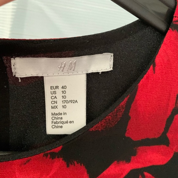 Black and red floral maxi dress. Like new. Only worn a few times. Very flowy - Picture 4 of 4